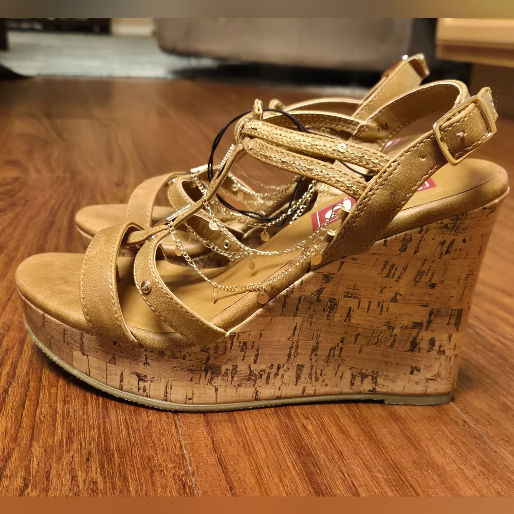 Pop Electricity 4in Wedge Sandal Size 7M Cognac W/ Chain Detail - Picture 4 of 10